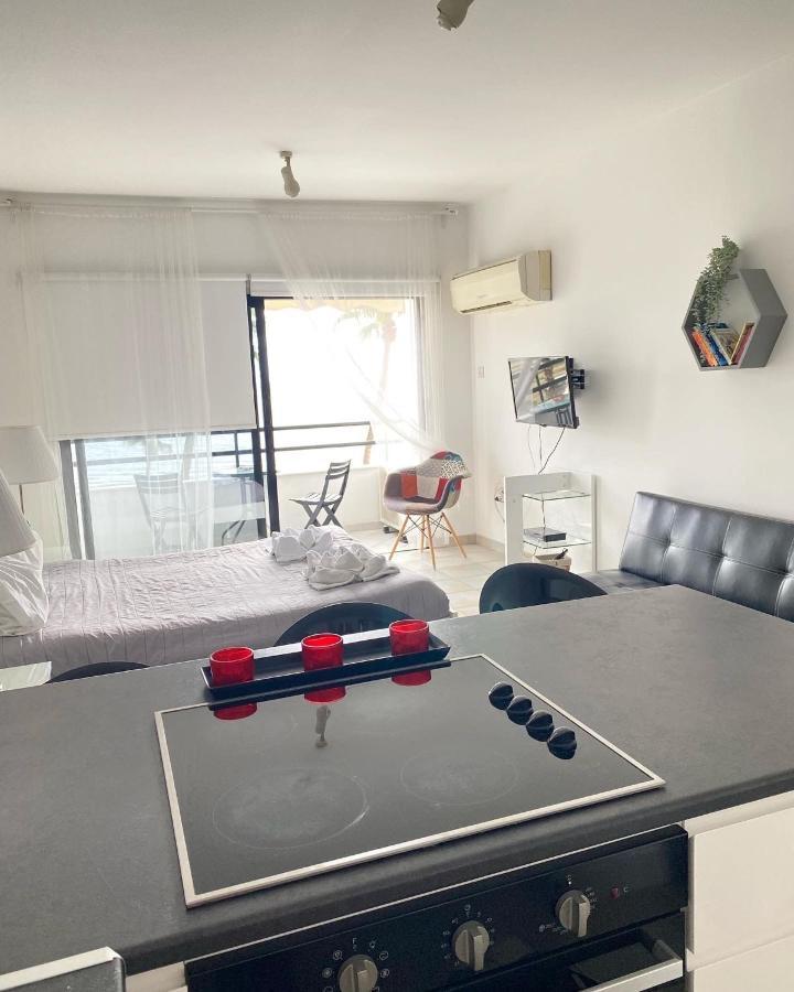 Krasas Beach Apartments ลาร์นาคา ภายนอก รูปภาพ