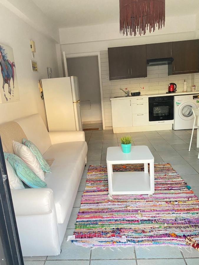 Krasas Beach Apartments ลาร์นาคา ภายนอก รูปภาพ