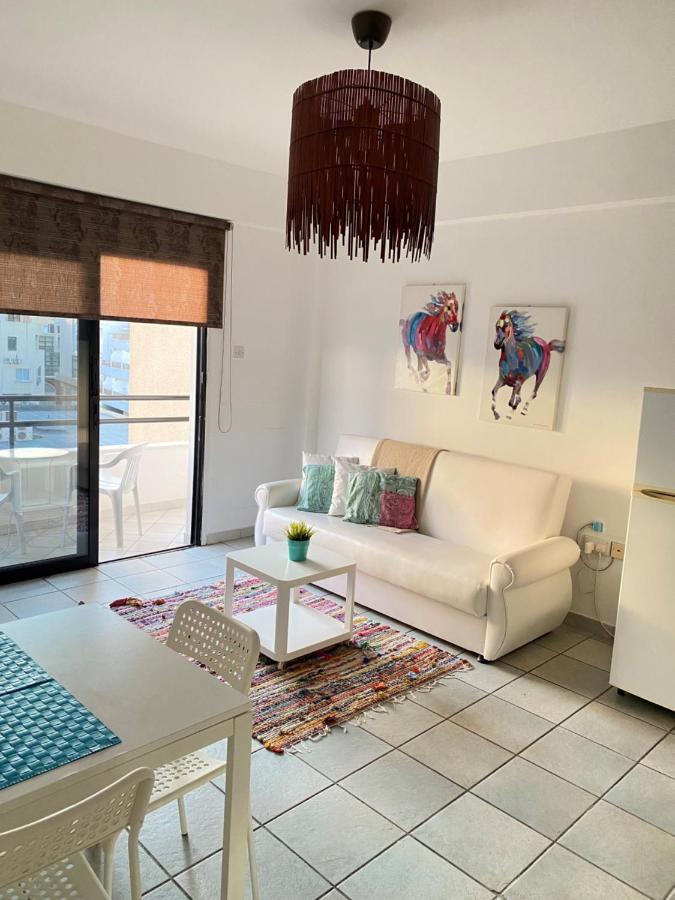 Krasas Beach Apartments ลาร์นาคา ภายนอก รูปภาพ