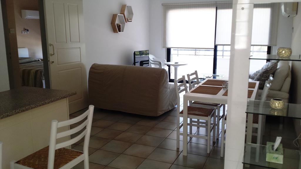 Krasas Beach Apartments ลาร์นาคา ภายนอก รูปภาพ